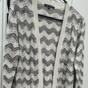 Suzy Shier Long Knit Cardigan Women’s XL Grey White Chevron Open Front Pockets C